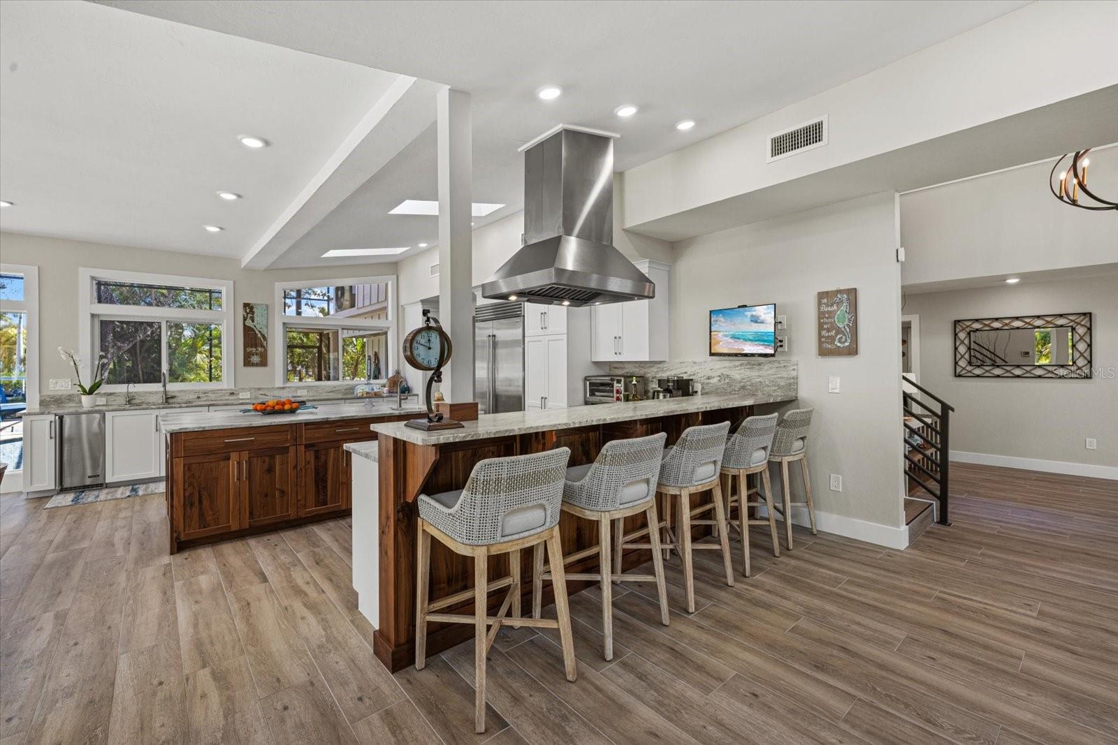 Listing photo id 21 for 5045 Oxford Drive