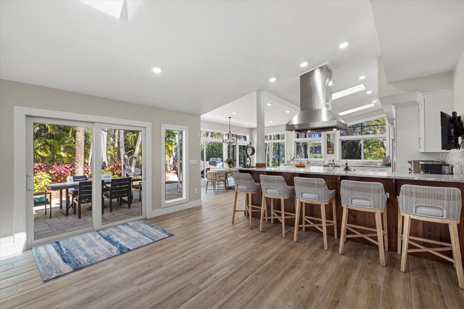 Listing photo id 22 for 5045 Oxford Drive