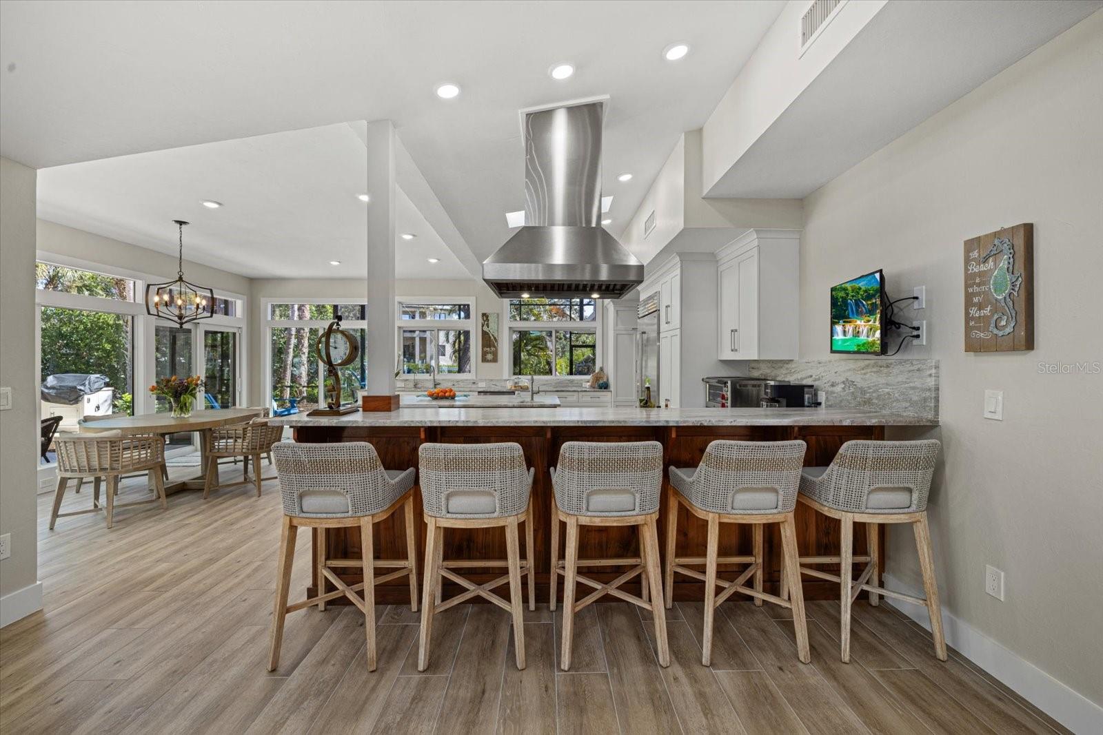 Listing photo id 23 for 5045 Oxford Drive