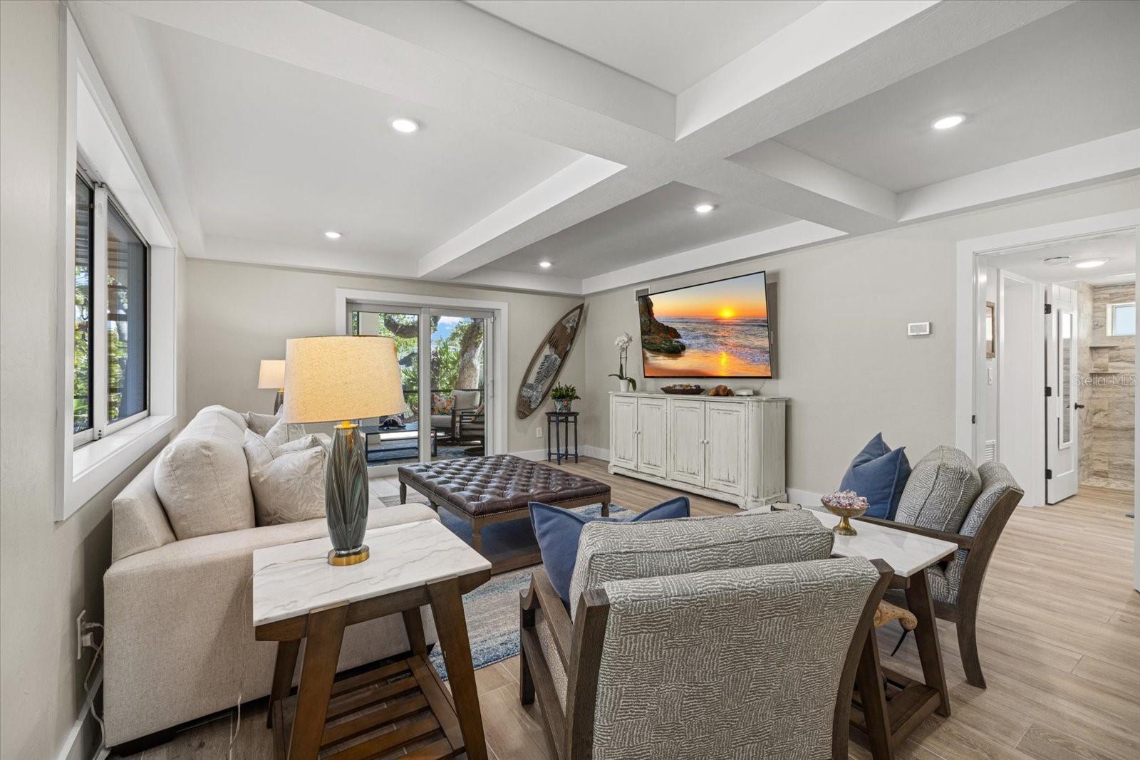 Listing photo id 25 for 5045 Oxford Drive