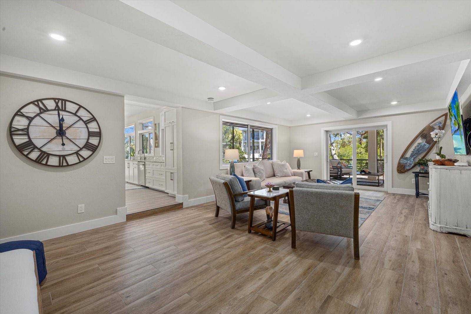 Listing photo id 26 for 5045 Oxford Drive