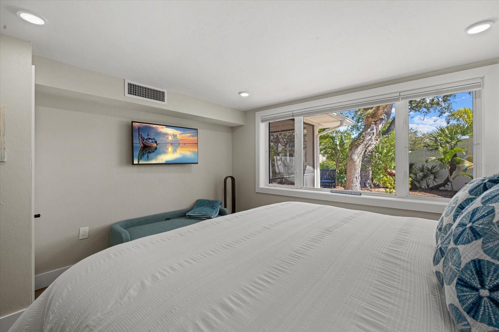 Listing photo id 30 for 5045 Oxford Drive