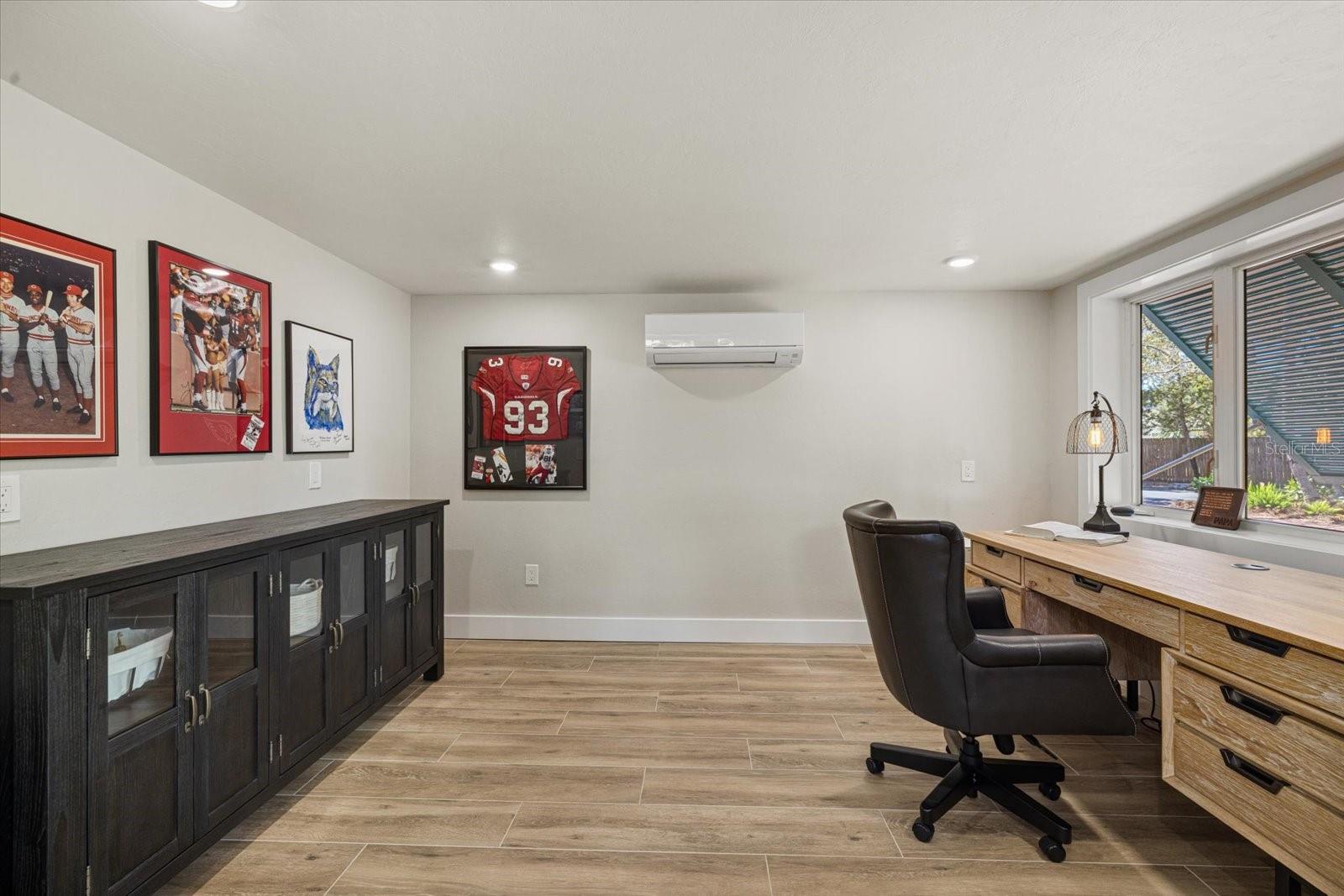 Listing photo id 32 for 5045 Oxford Drive