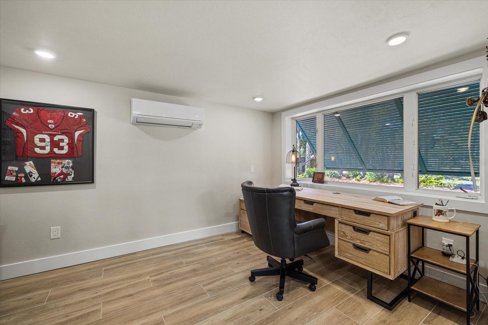 Listing photo id 33 for 5045 Oxford Drive