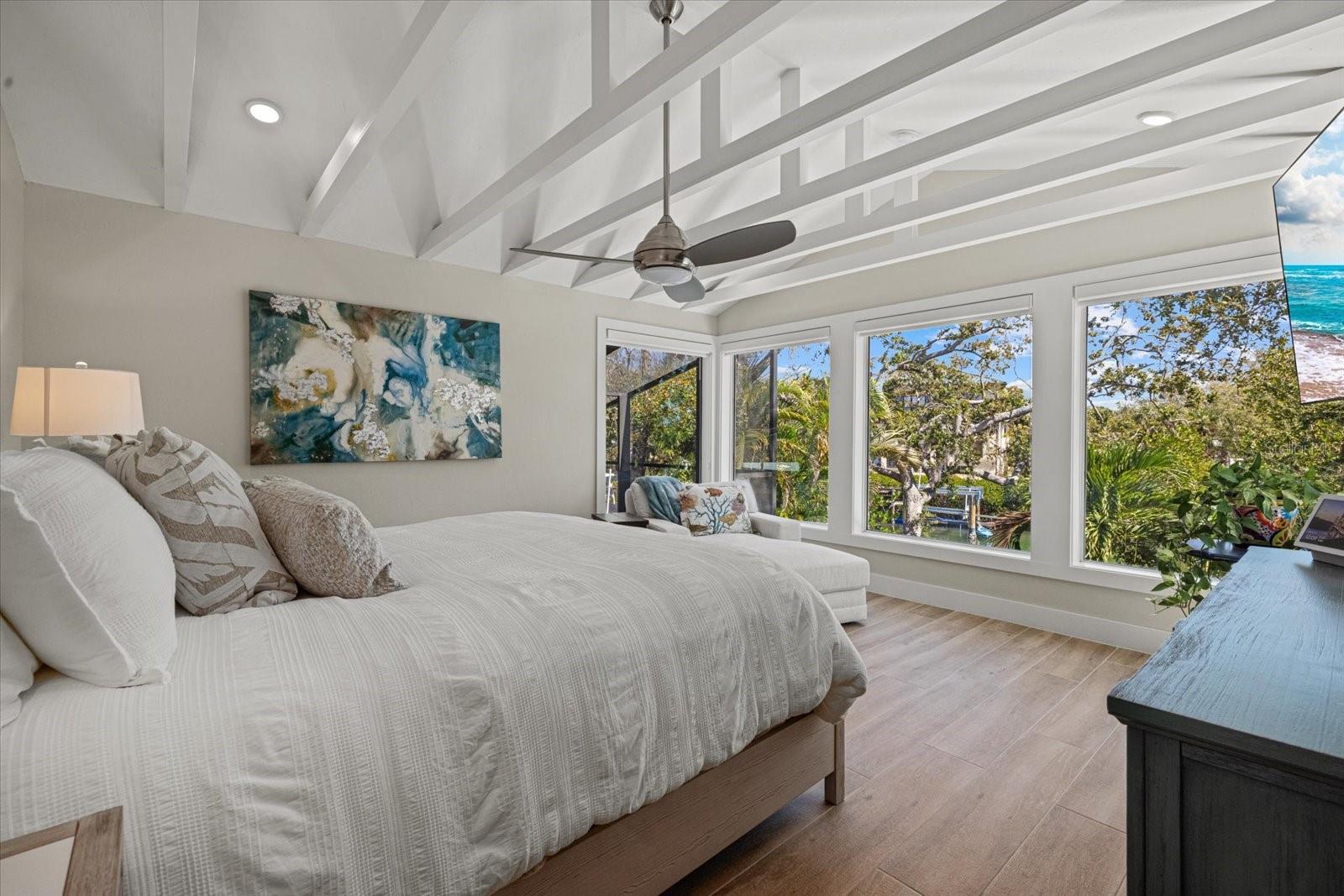 Listing photo id 38 for 5045 Oxford Drive