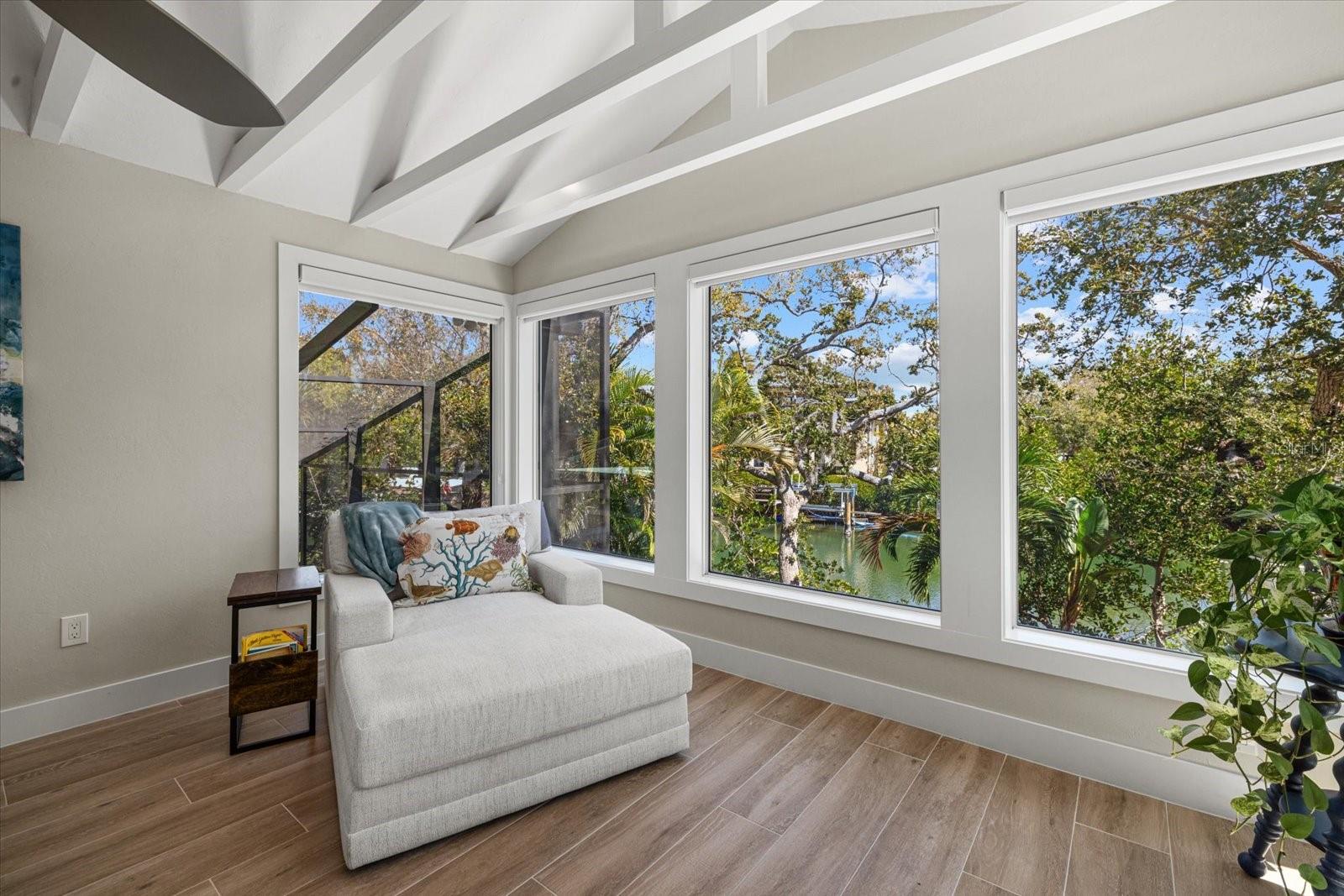 Listing photo id 39 for 5045 Oxford Drive