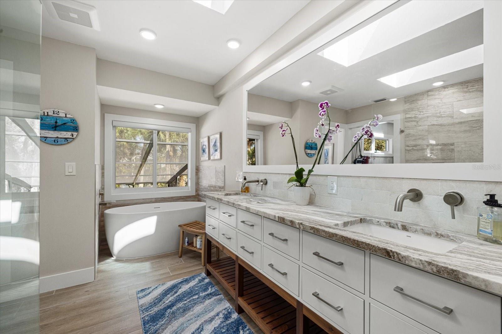 Listing photo id 41 for 5045 Oxford Drive