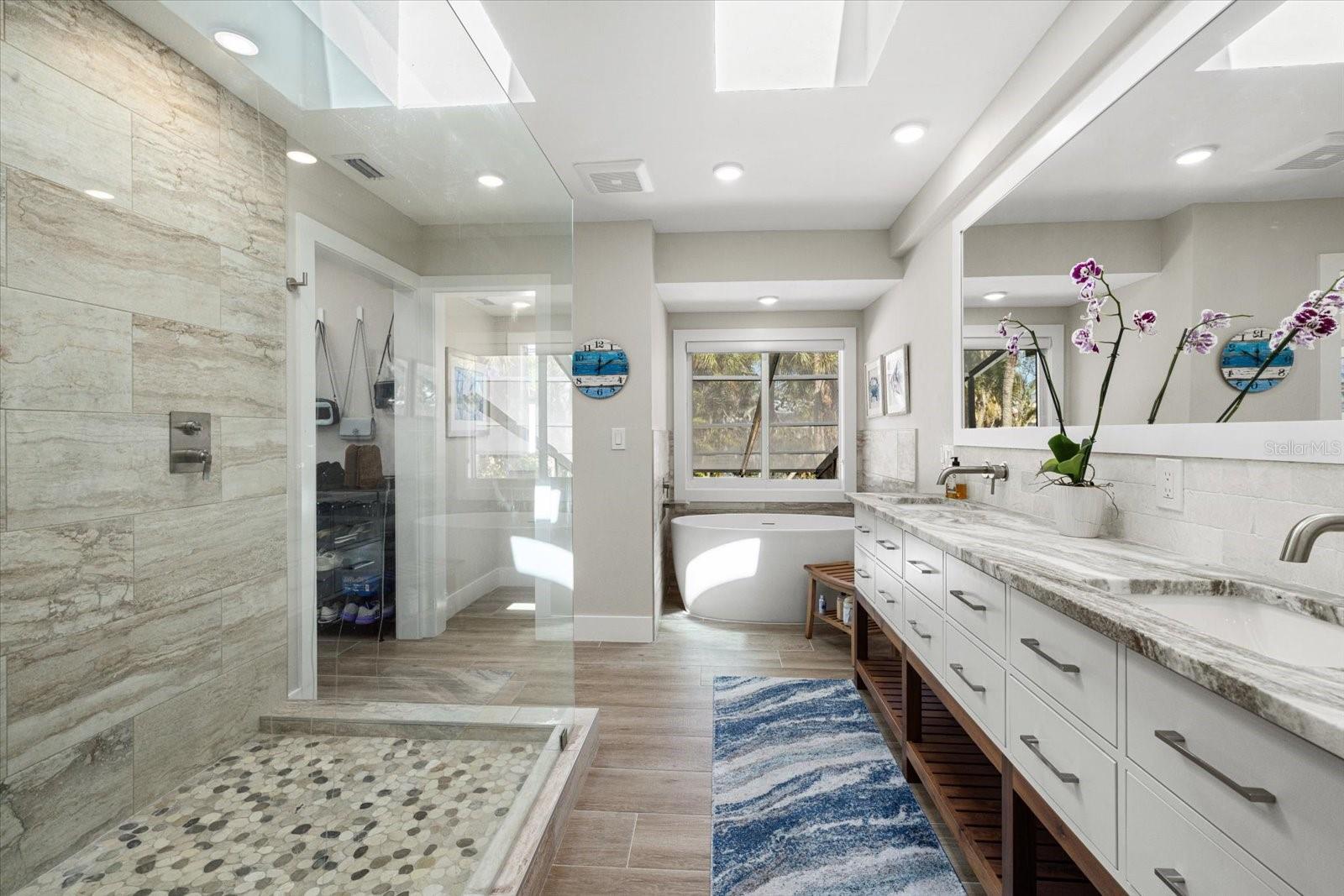 Listing photo id 42 for 5045 Oxford Drive