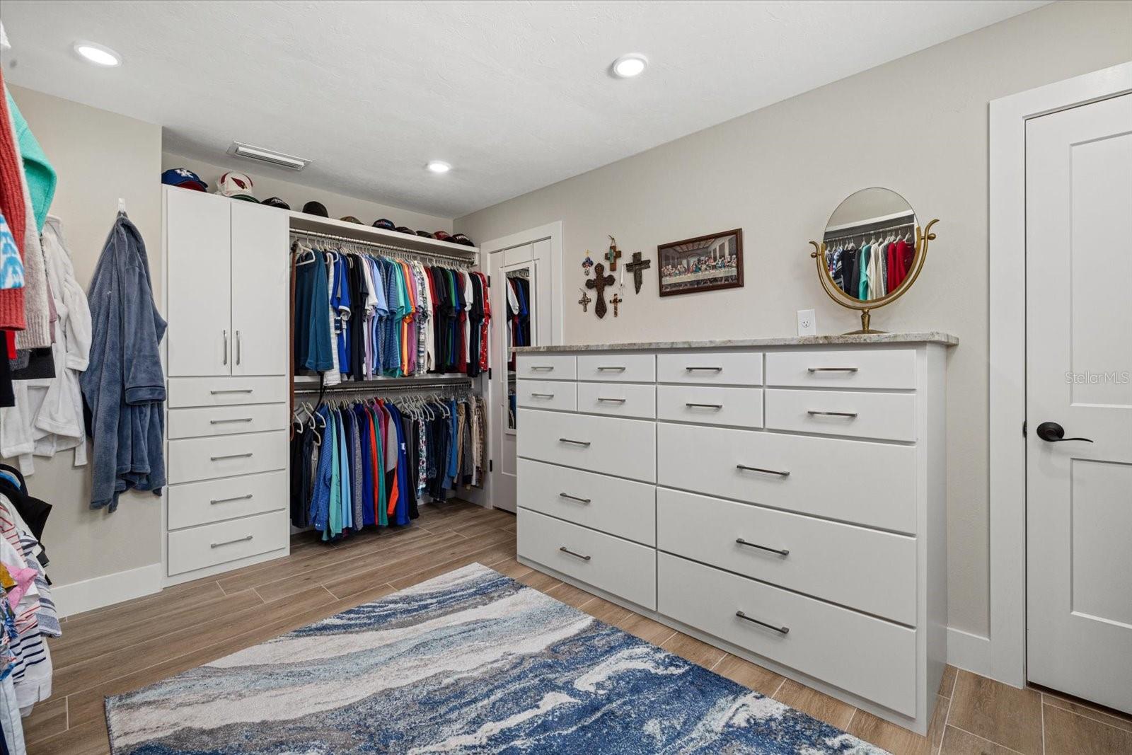 Listing photo id 45 for 5045 Oxford Drive