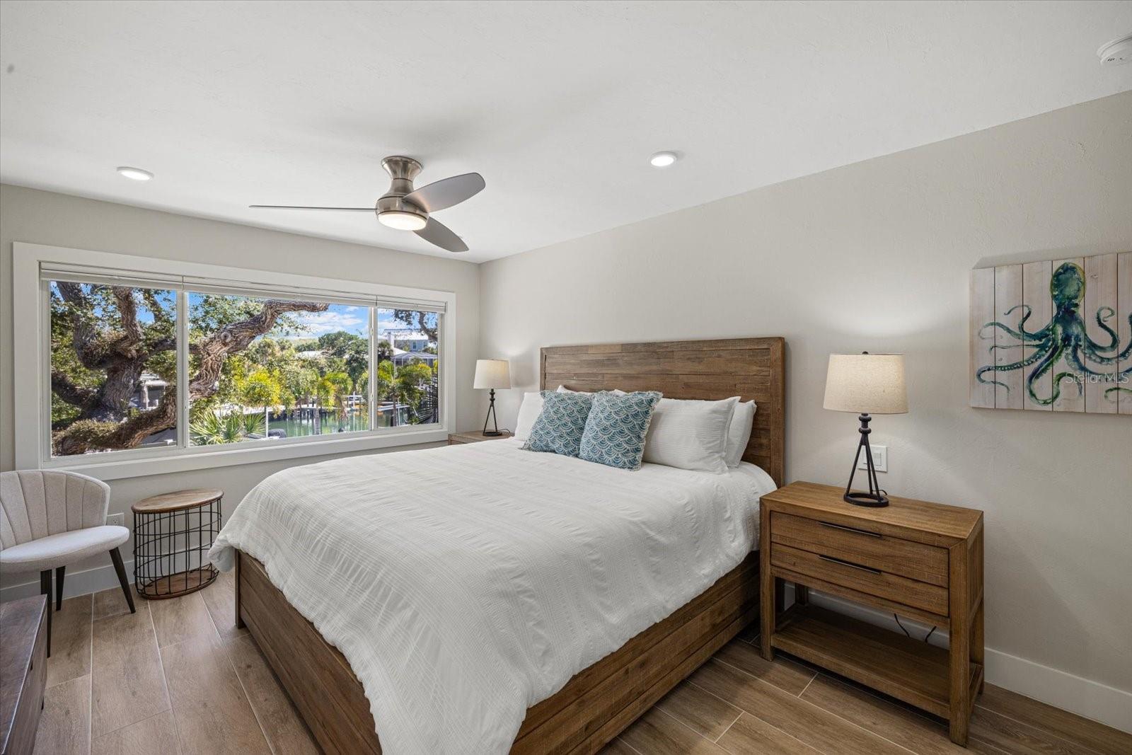 Listing photo id 46 for 5045 Oxford Drive