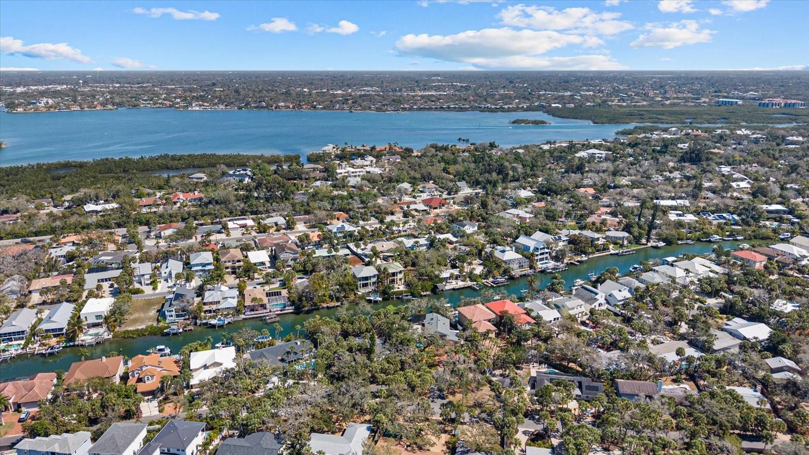 Listing photo id 66 for 5045 Oxford Drive