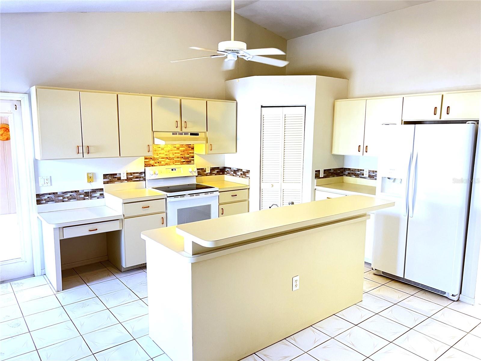 Image 21 of 52 For 19358 Edgewater Drive