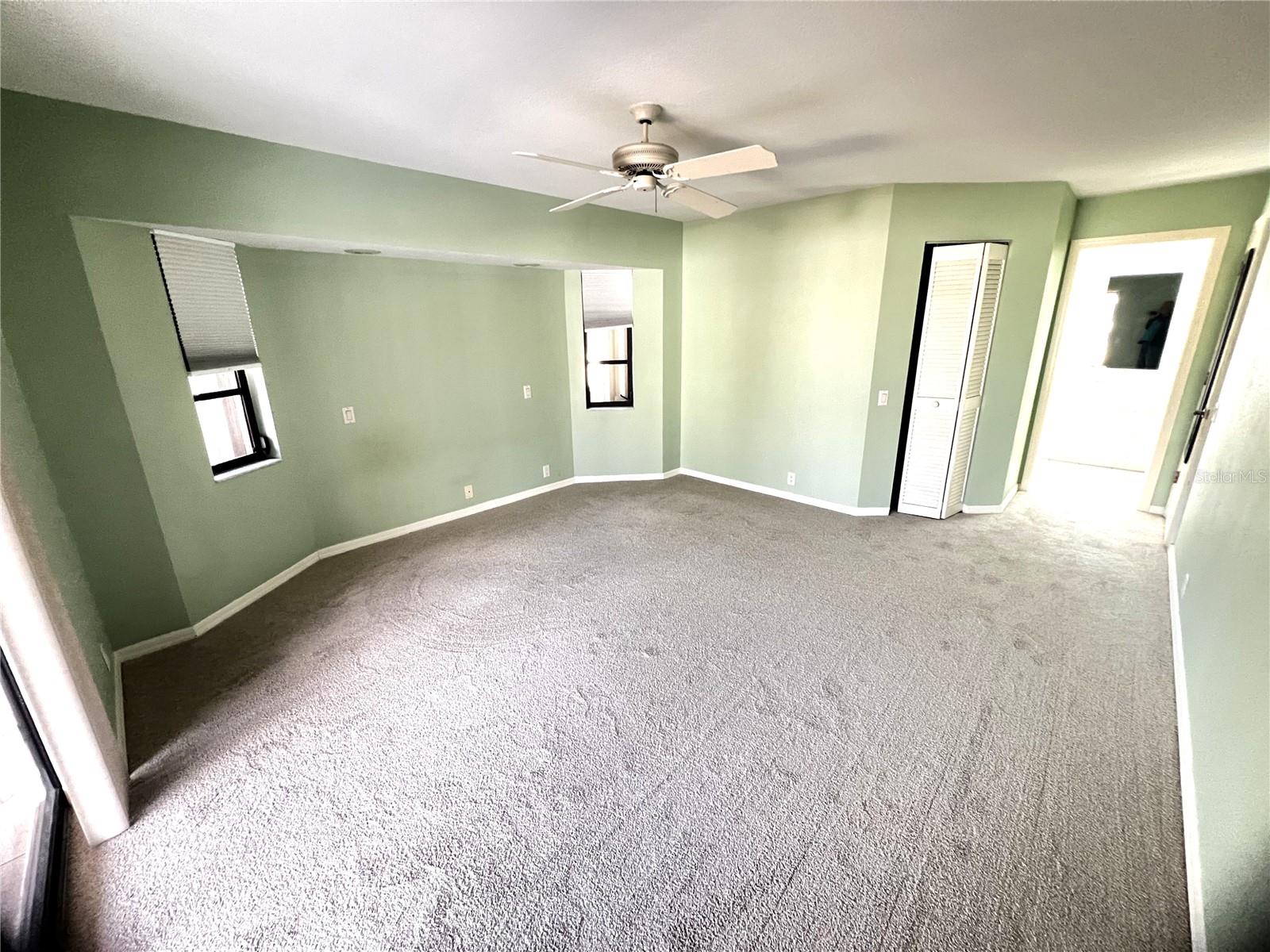 Image 25 of 52 For 19358 Edgewater Drive