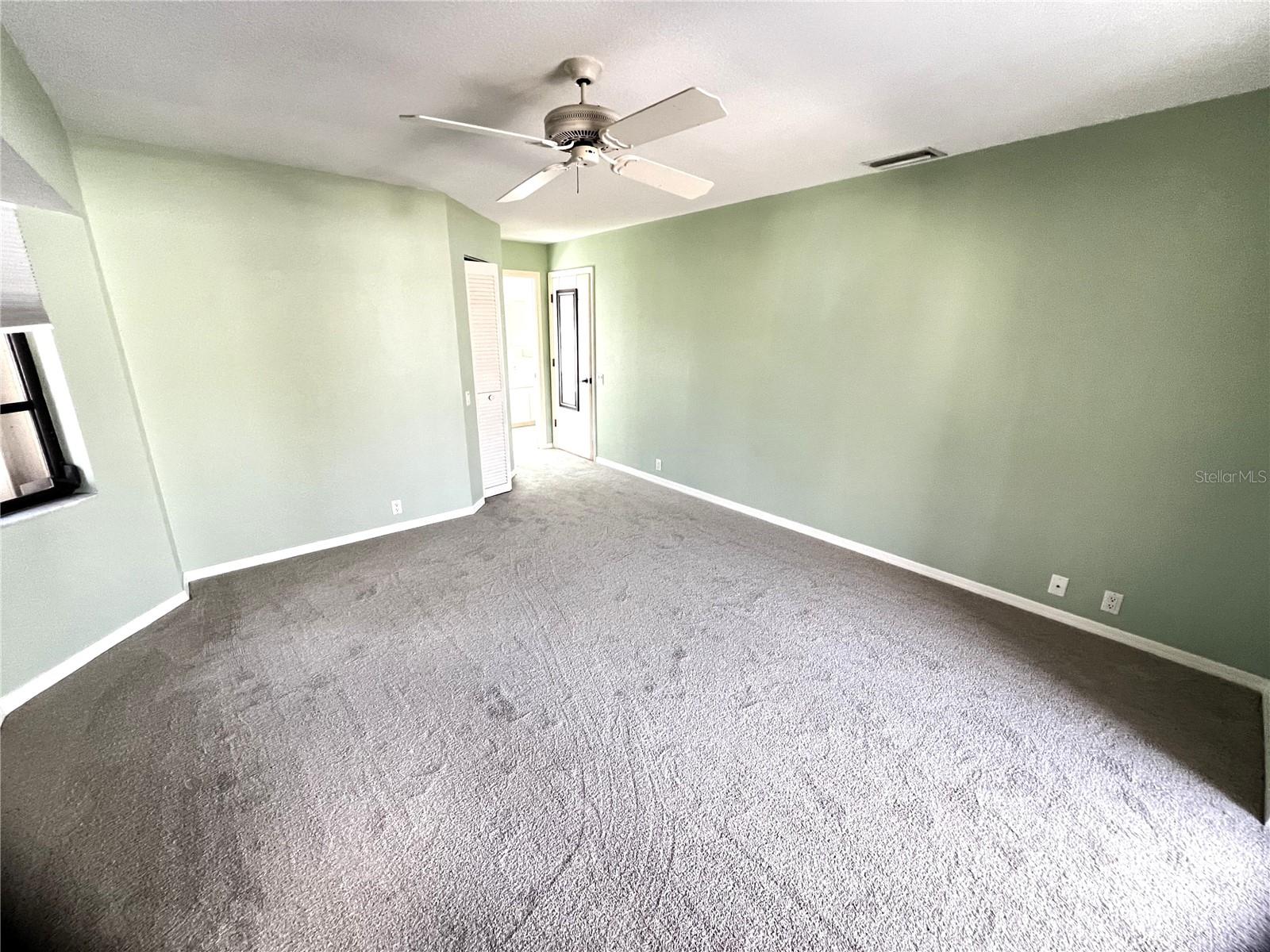 Image 26 of 52 For 19358 Edgewater Drive