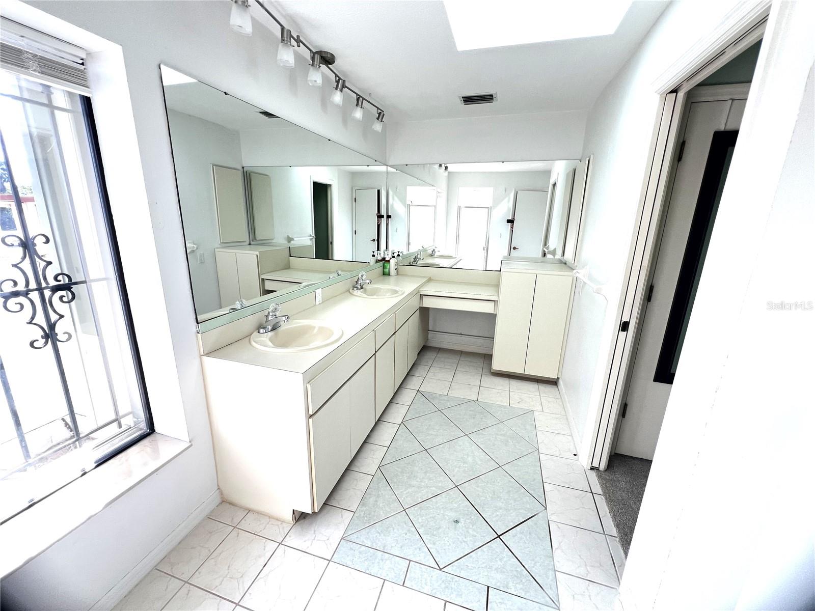 Image 29 of 52 For 19358 Edgewater Drive