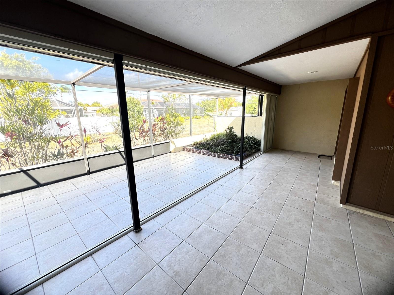 Image 37 of 52 For 19358 Edgewater Drive