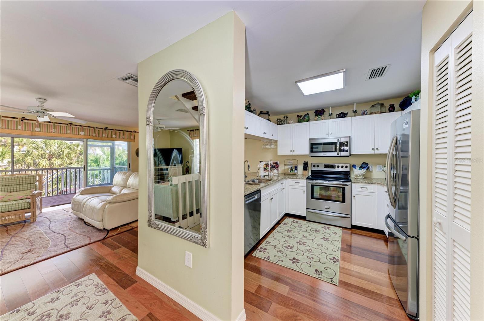 Image 11 of 65 For 6250 Holmes Boulevard 56