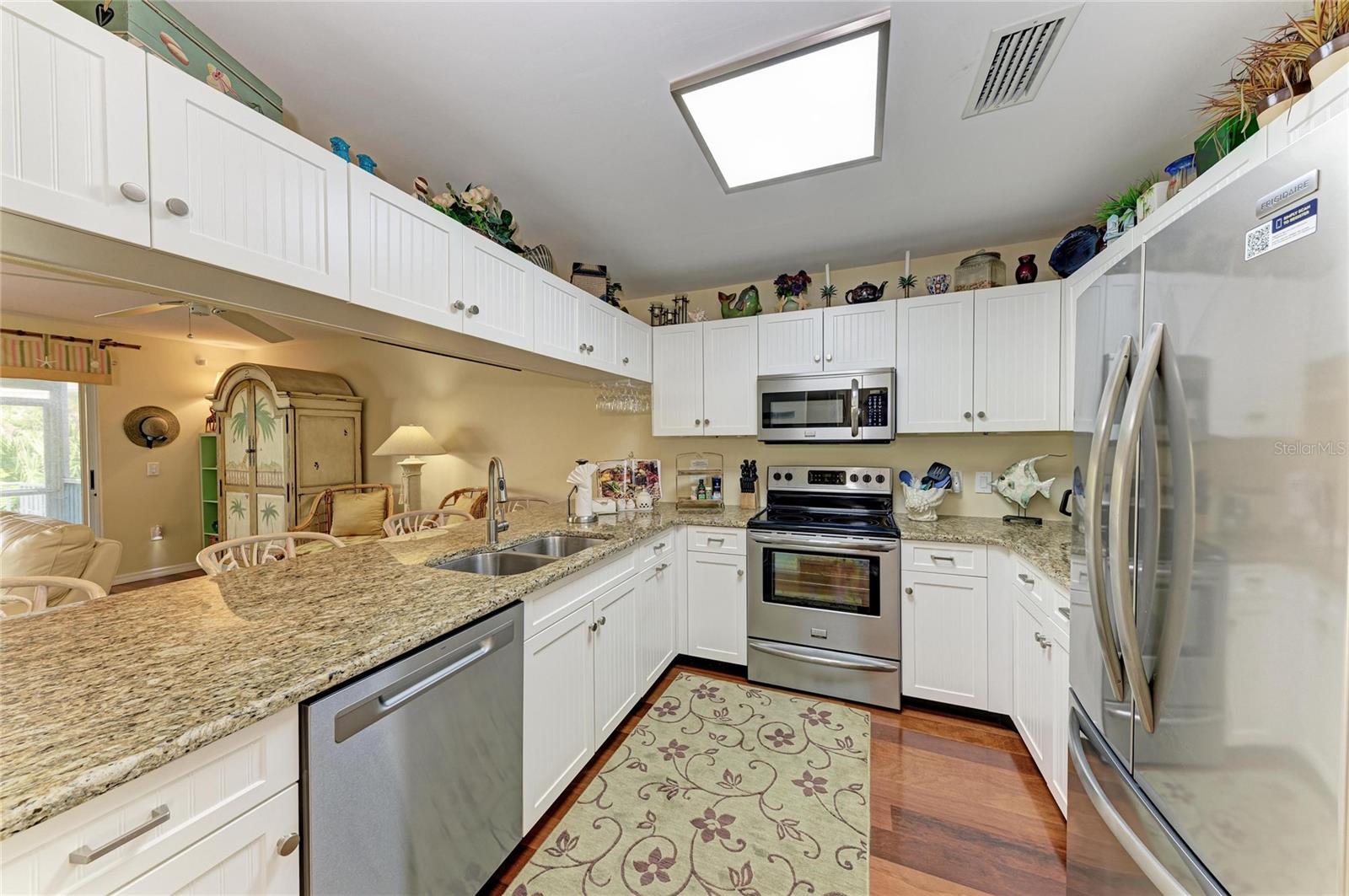 Image 9 of 65 For 6250 Holmes Boulevard 56