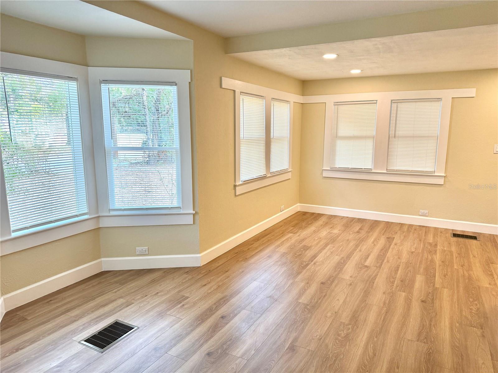 Image 4 of 13 For 1903 Osborne Avenue