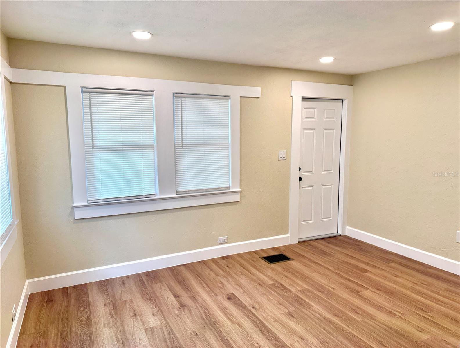 Image 5 of 13 For 1903 Osborne Avenue