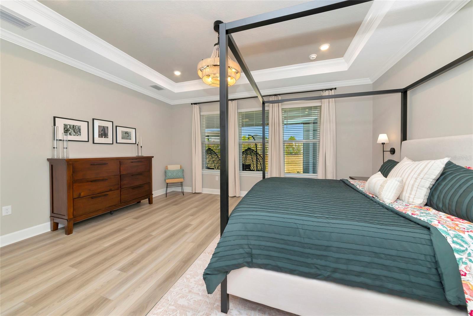 Image 23 of 100 For 8516 Golden Dawn Court