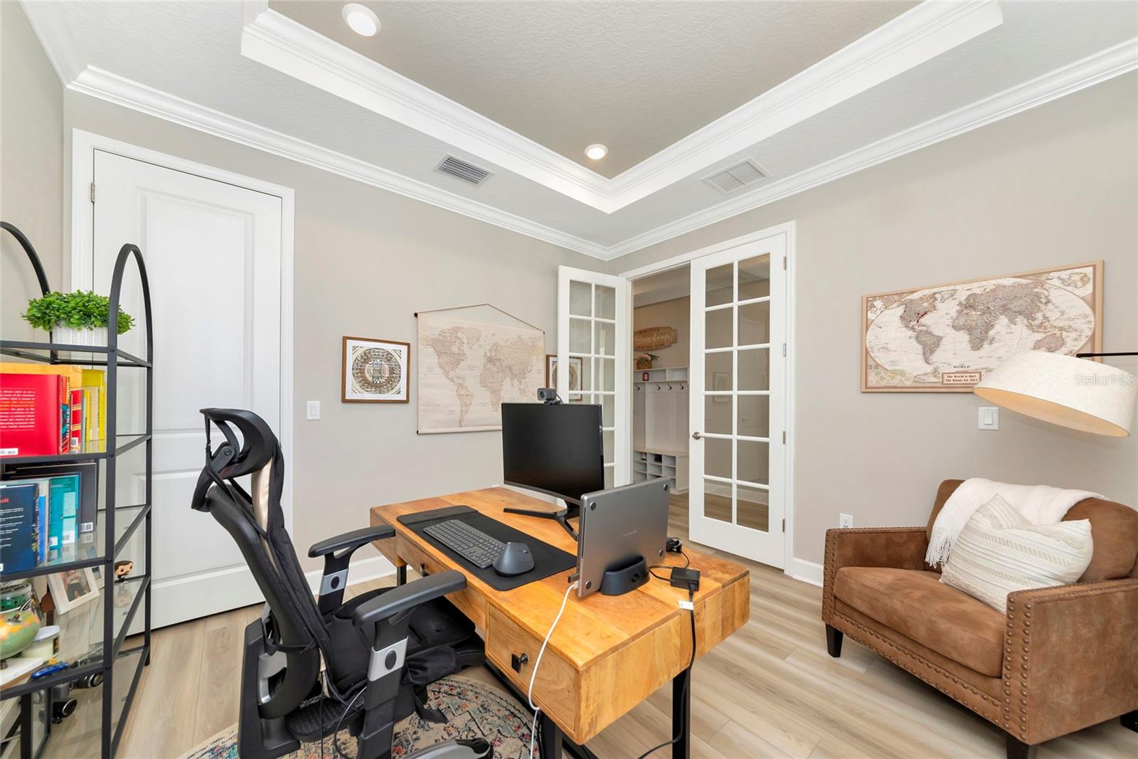 Image 31 of 100 For 8516 Golden Dawn Court