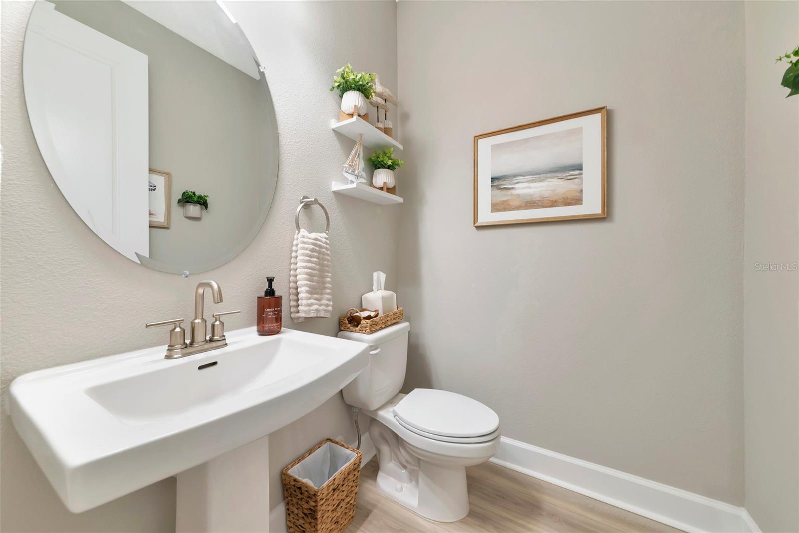 Image 32 of 100 For 8516 Golden Dawn Court