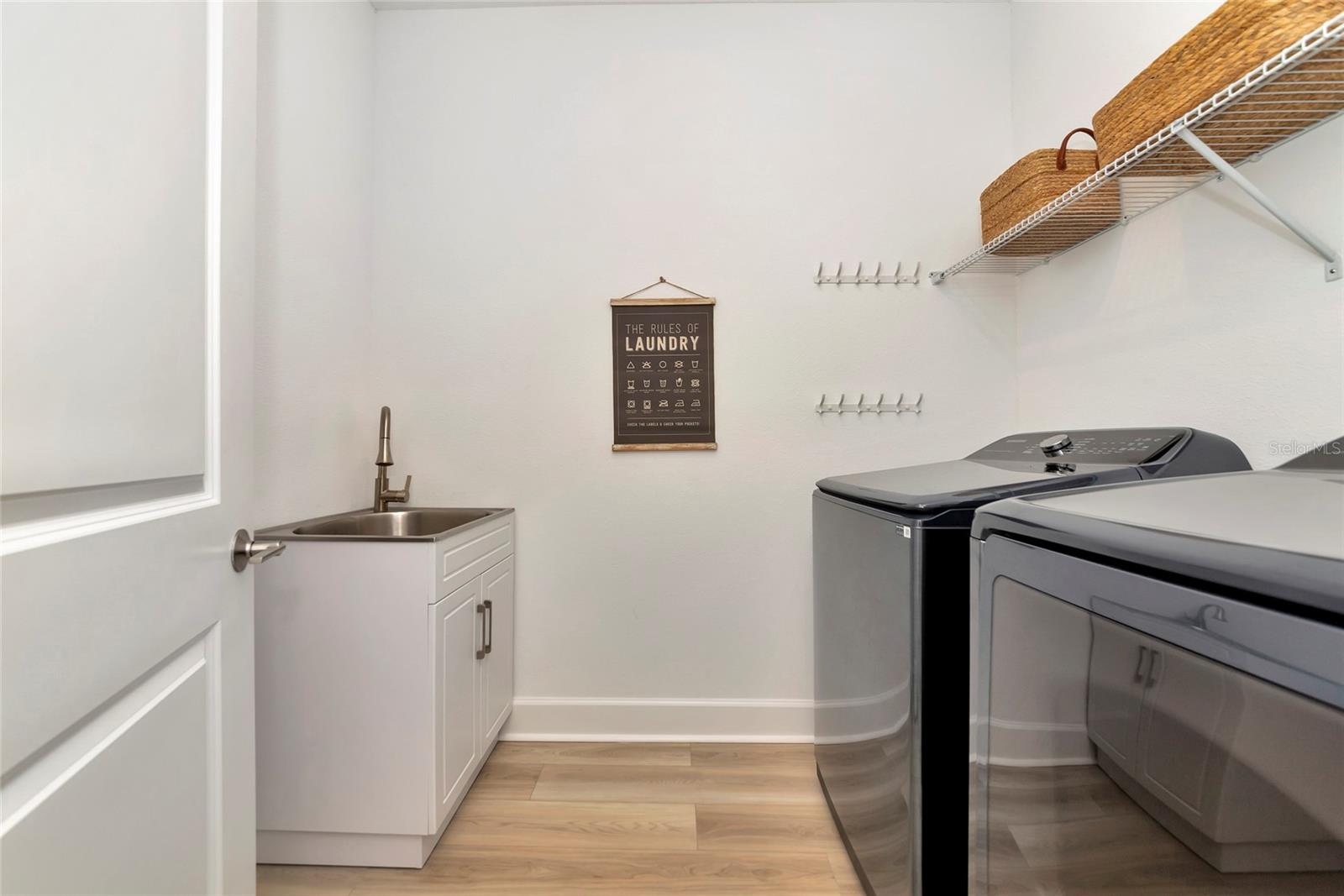 Image 33 of 100 For 8516 Golden Dawn Court