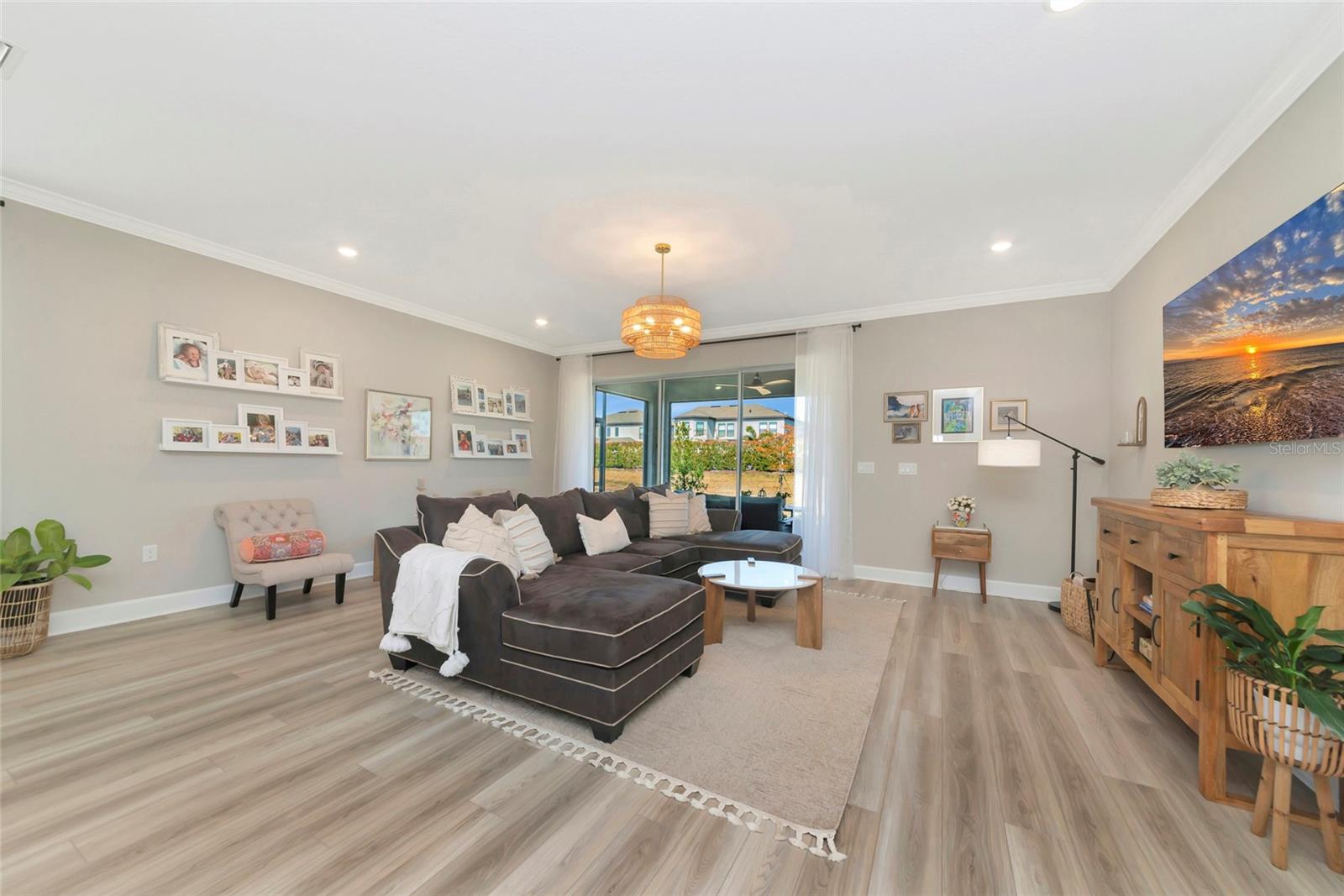 Image 4 of 100 For 8516 Golden Dawn Court