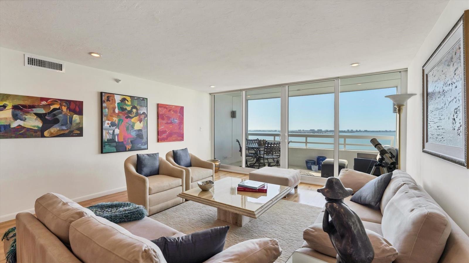 Image 15 of 75 For 988 Blvd Of The Arts  1816