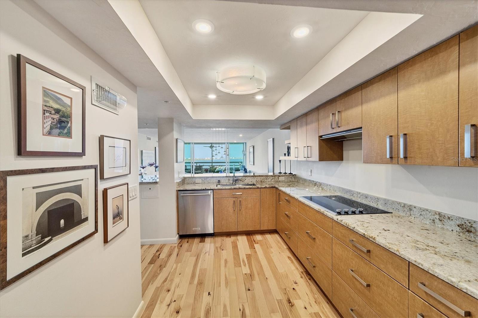 Image 32 of 75 For 988 Blvd Of The Arts  1816