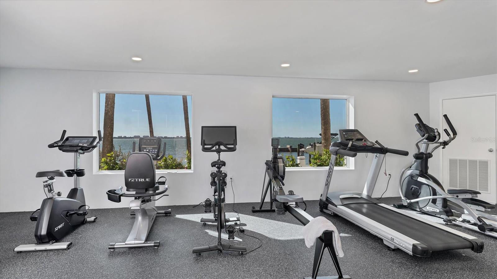 Image 58 of 75 For 988 Blvd Of The Arts  1816