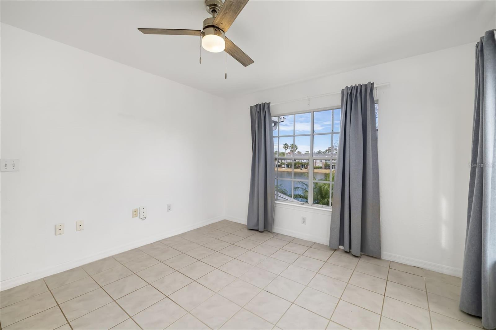 Image 21 of 76 For 8933 Manor Loop 205