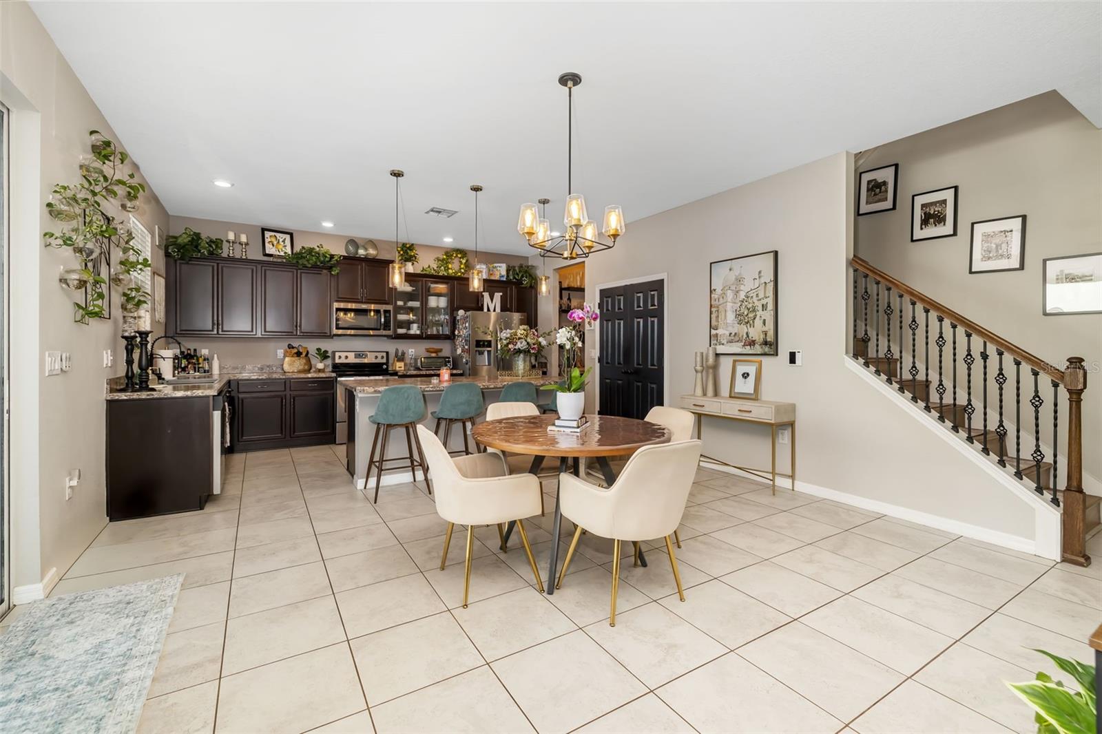 Listing photo id 10 for 10702 Aldo Moro Drive