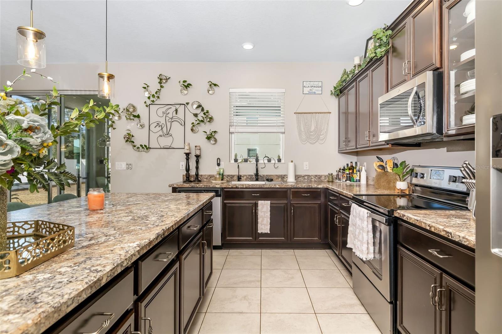 Listing photo id 17 for 10702 Aldo Moro Drive