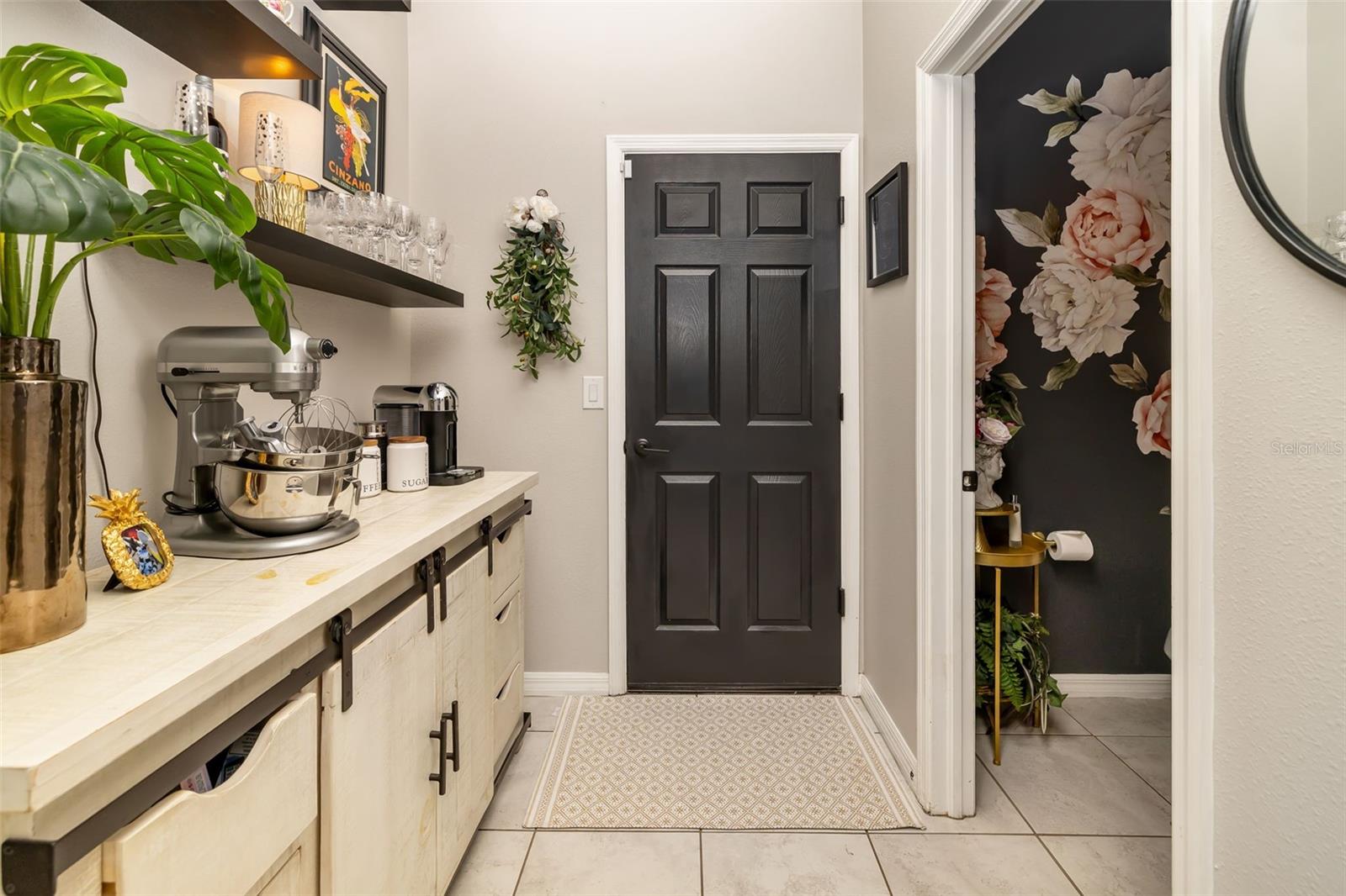 Listing photo id 18 for 10702 Aldo Moro Drive