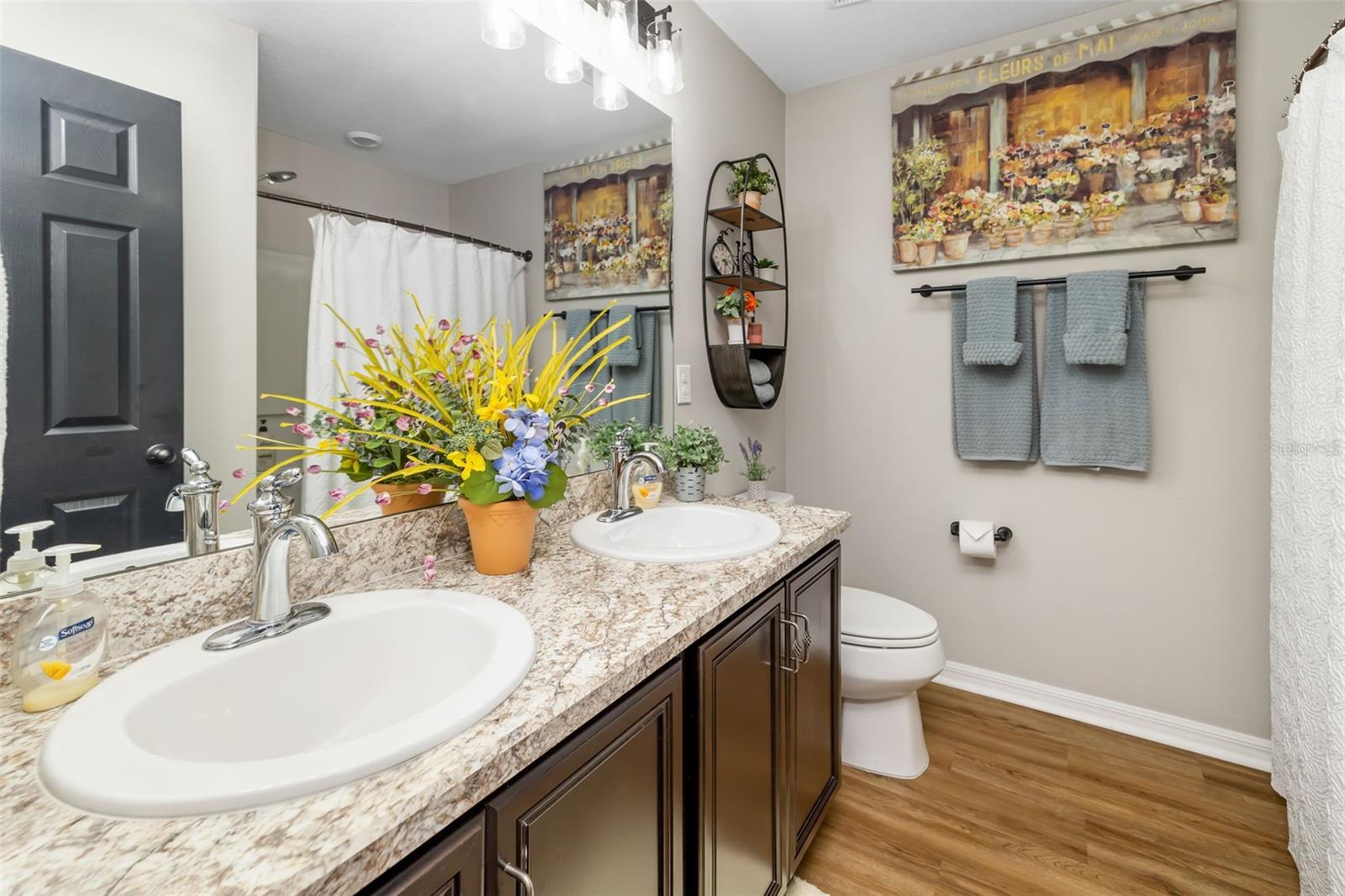 Listing photo id 31 for 10702 Aldo Moro Drive