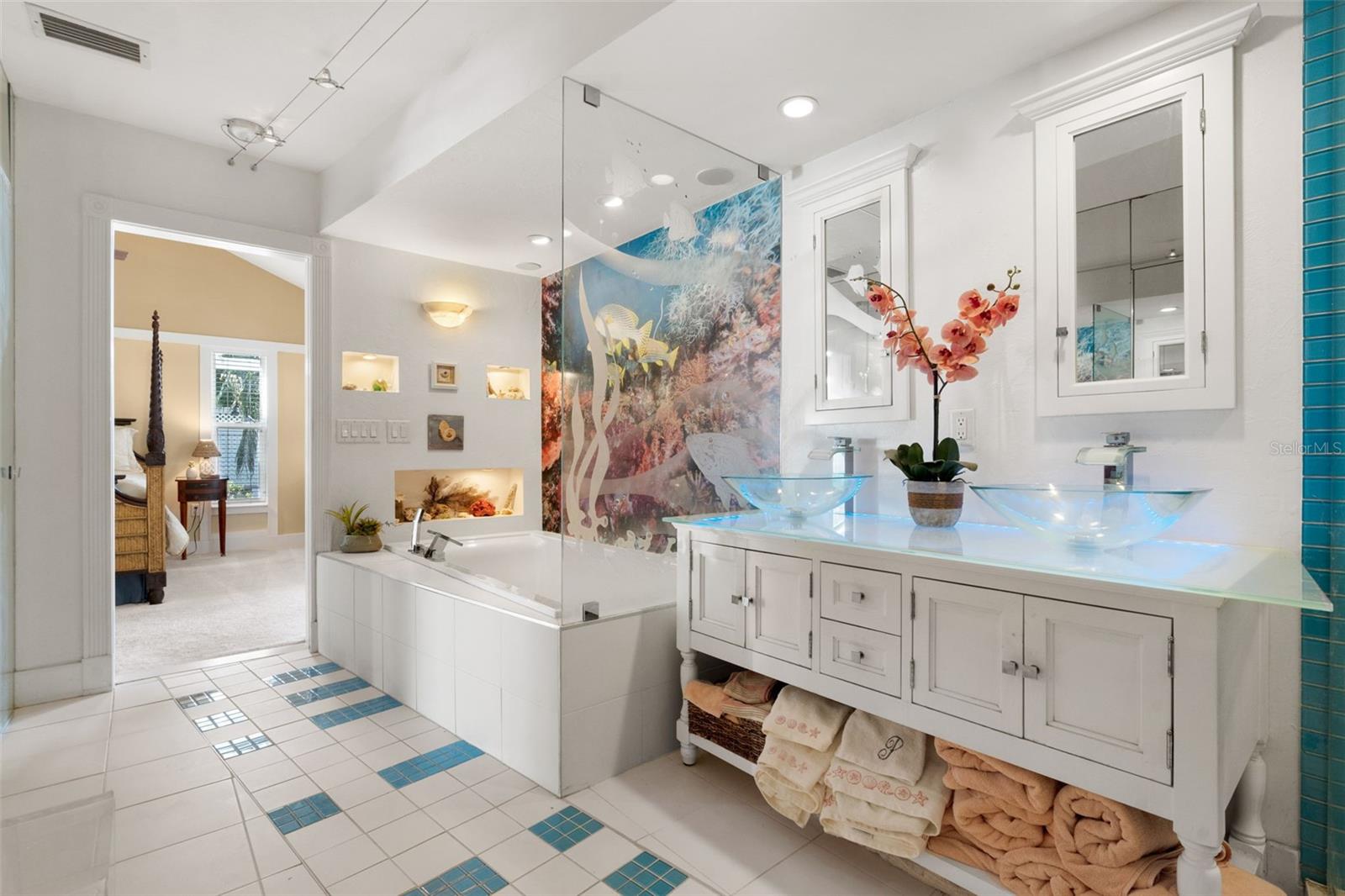 Image 23 of 69 For 4329 14th Street Circle