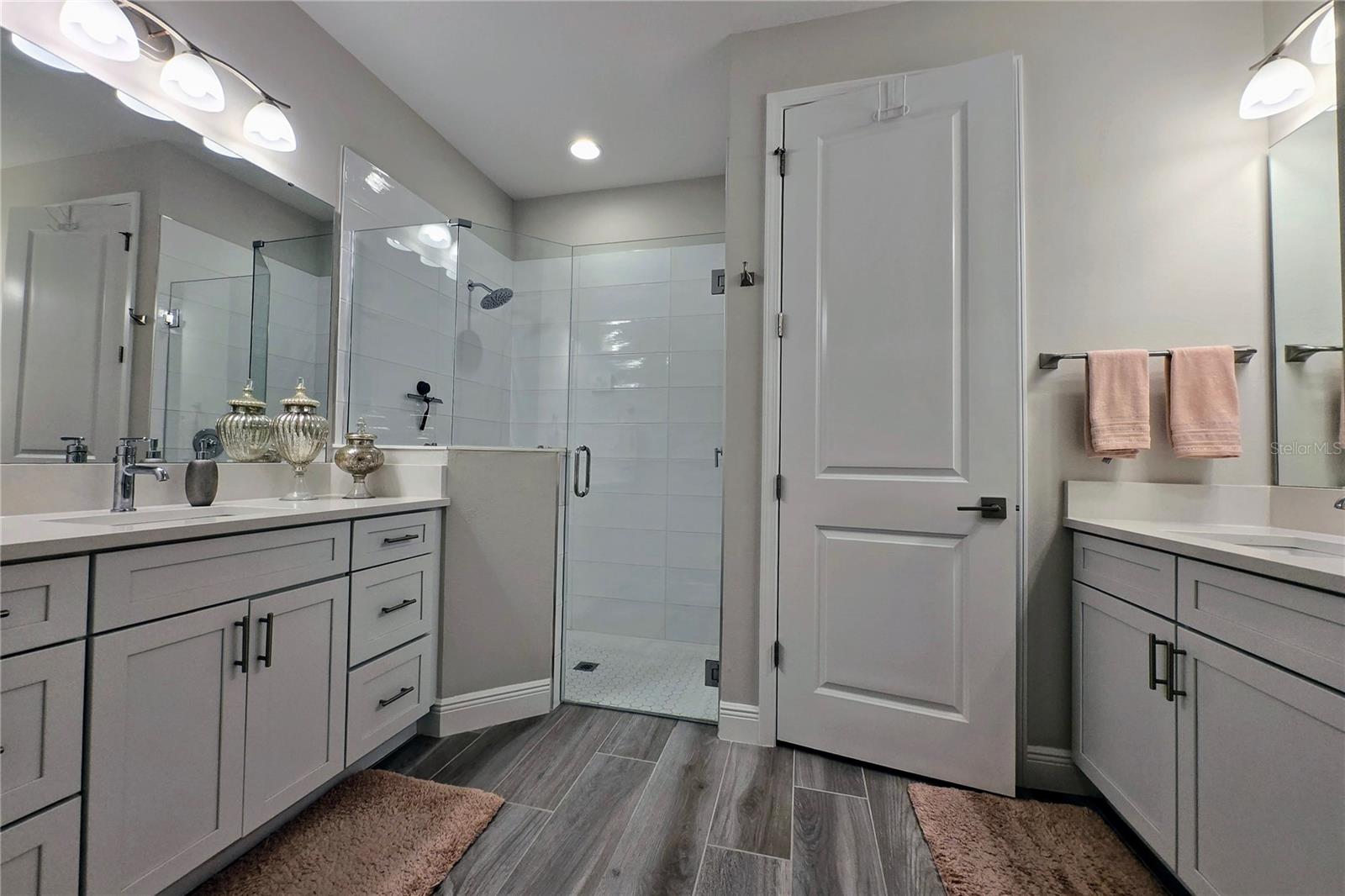 Listing photo id 9 for 235 Okeeffe Circle