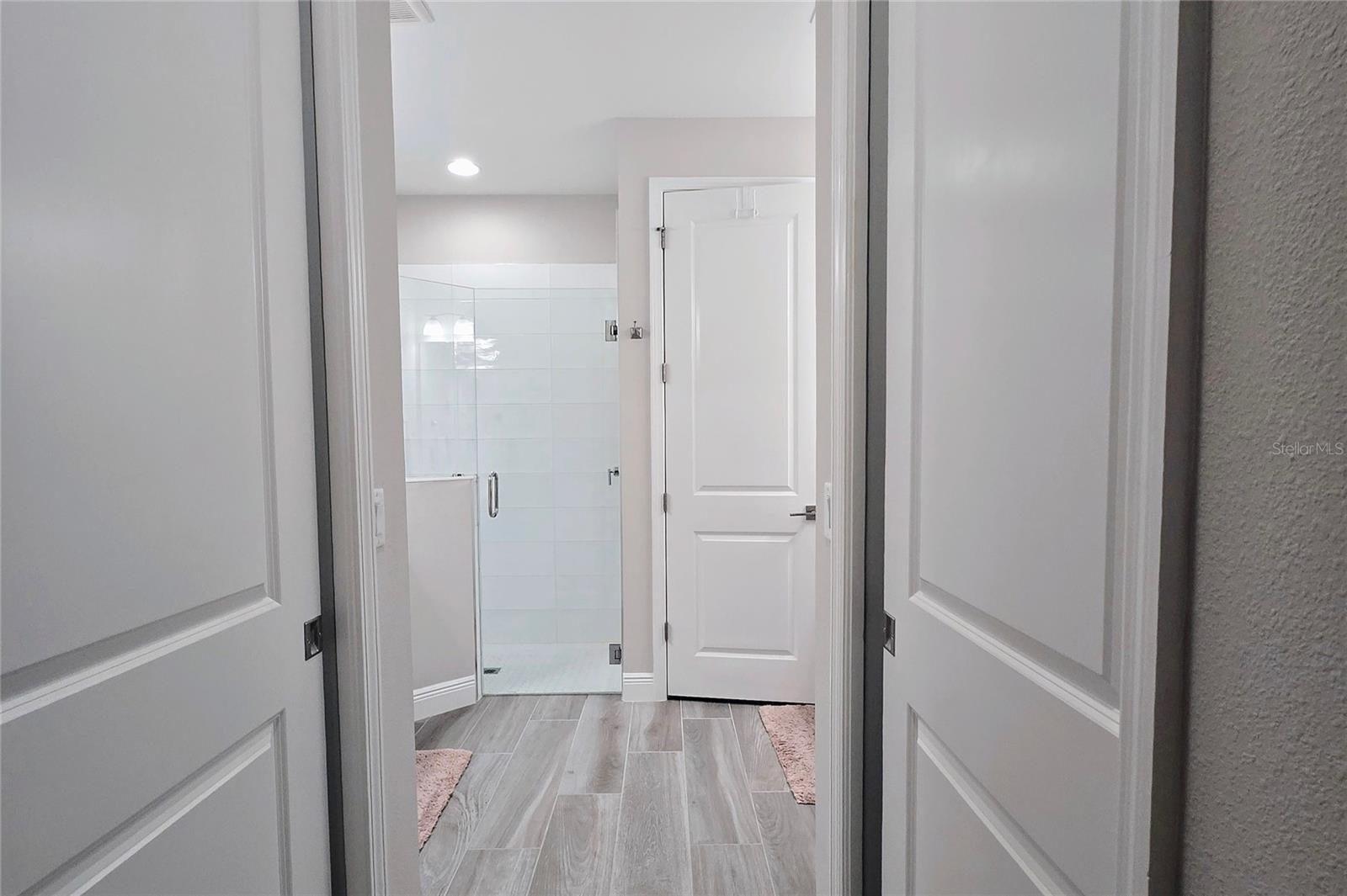 Listing photo id 10 for 235 Okeeffe Circle