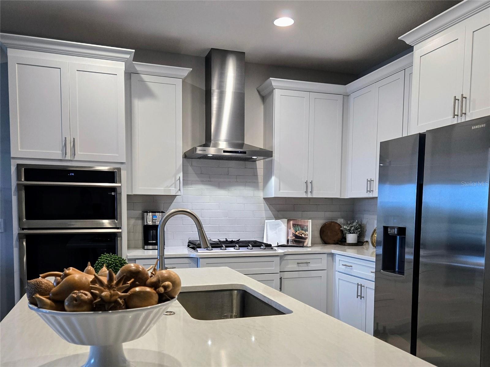 Listing photo id 0 for 235 Okeeffe Circle