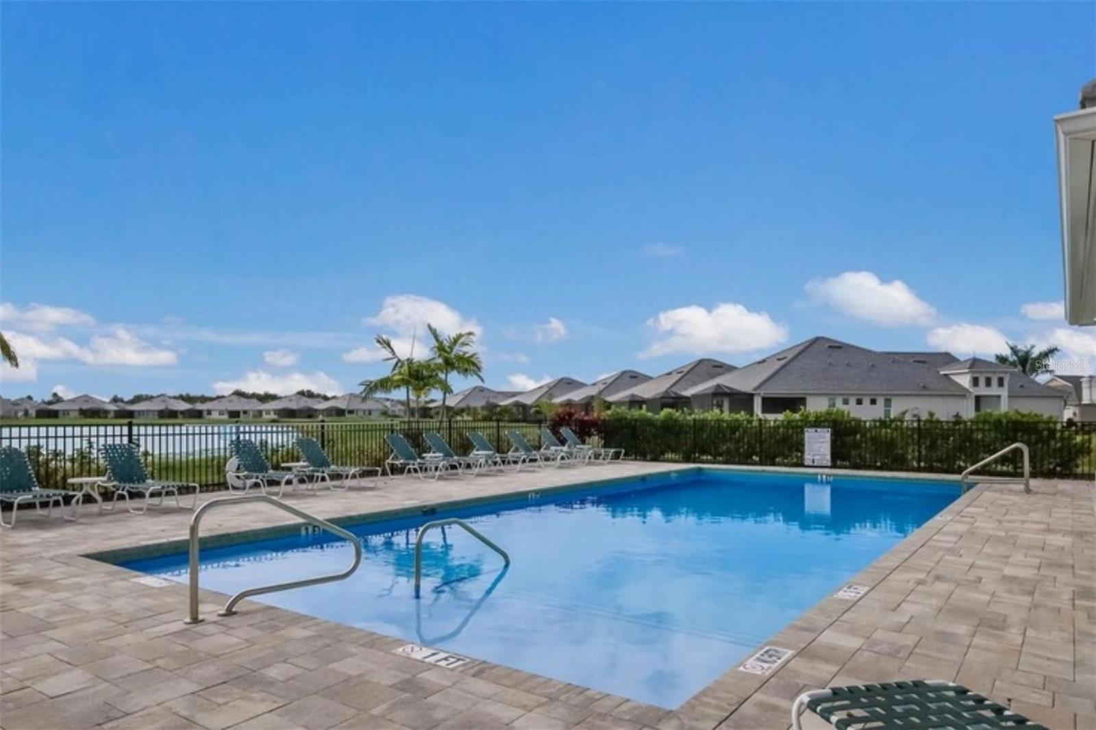 Listing photo id 19 for 235 Okeeffe Circle