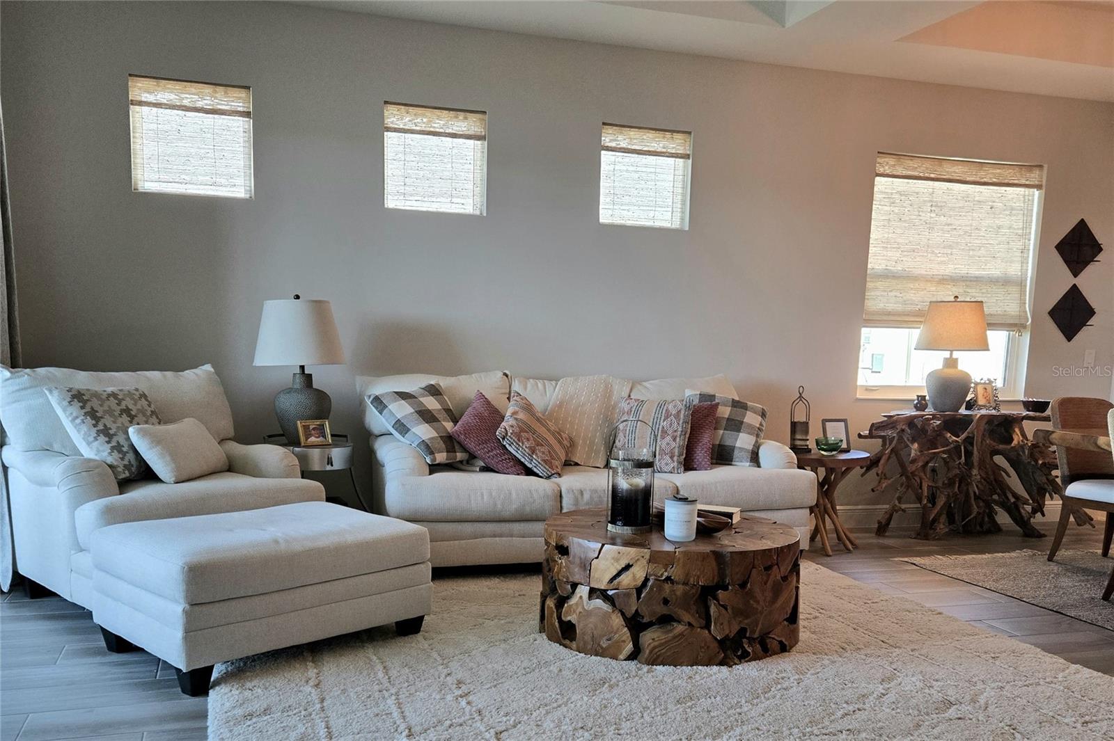 Listing photo id 4 for 235 Okeeffe Circle