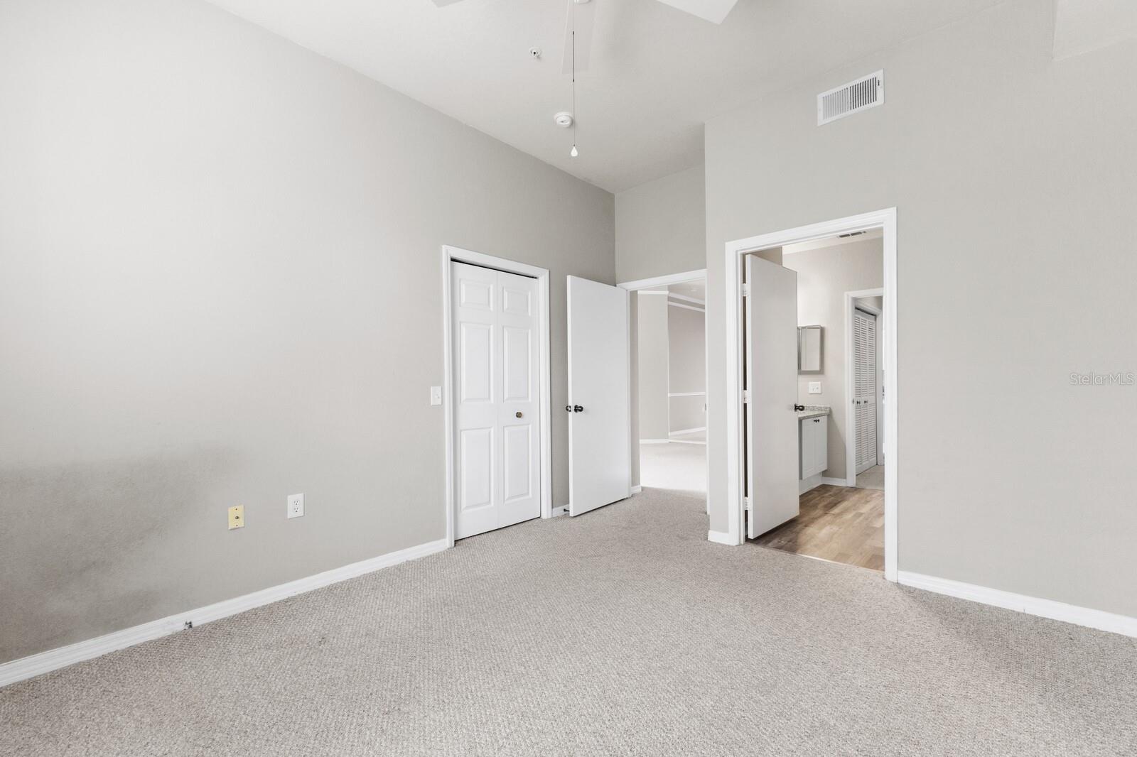 Image 18 of 33 For 5122 Northridge Road 307