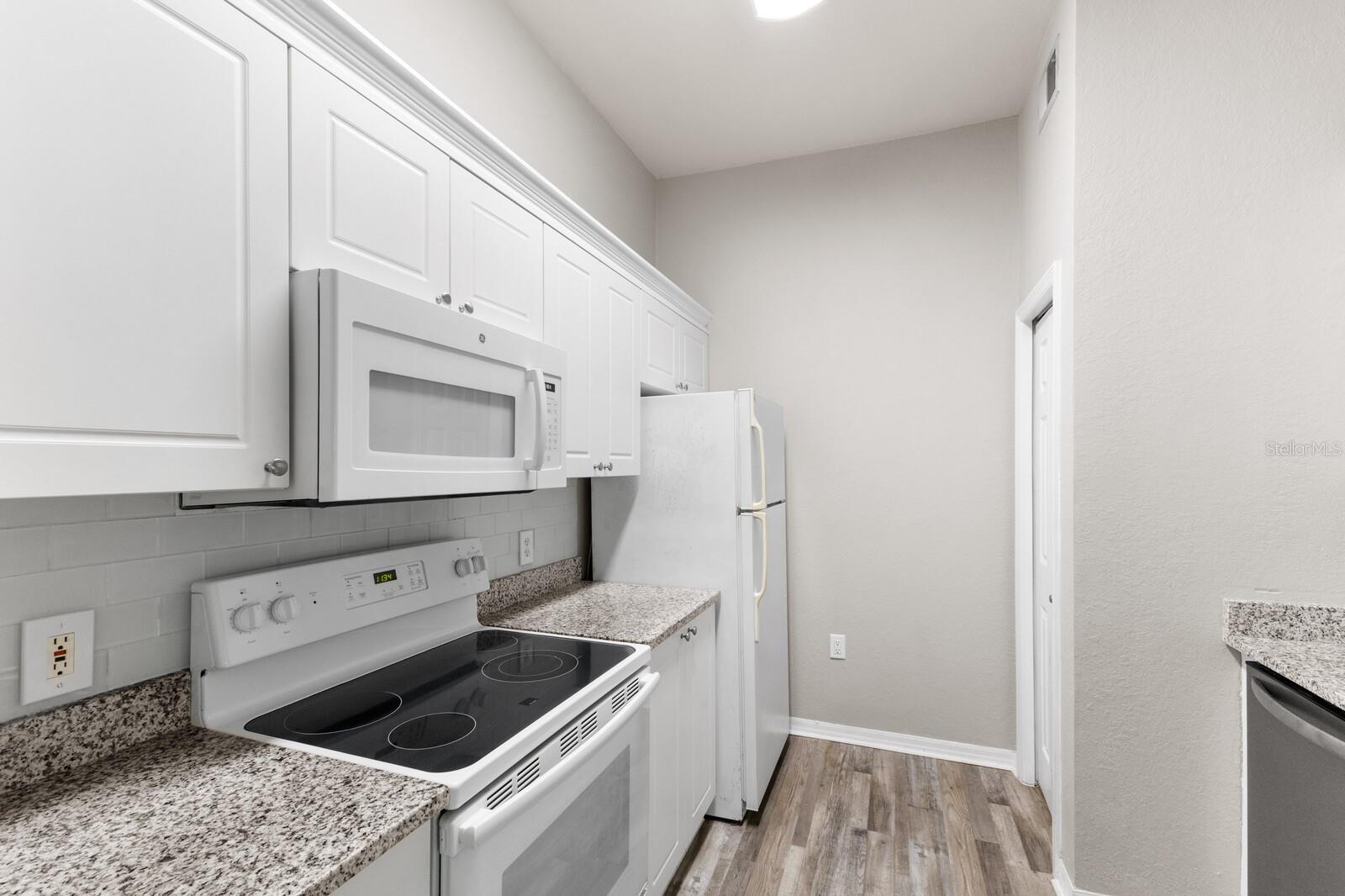 Image 6 of 33 For 5122 Northridge Road 307