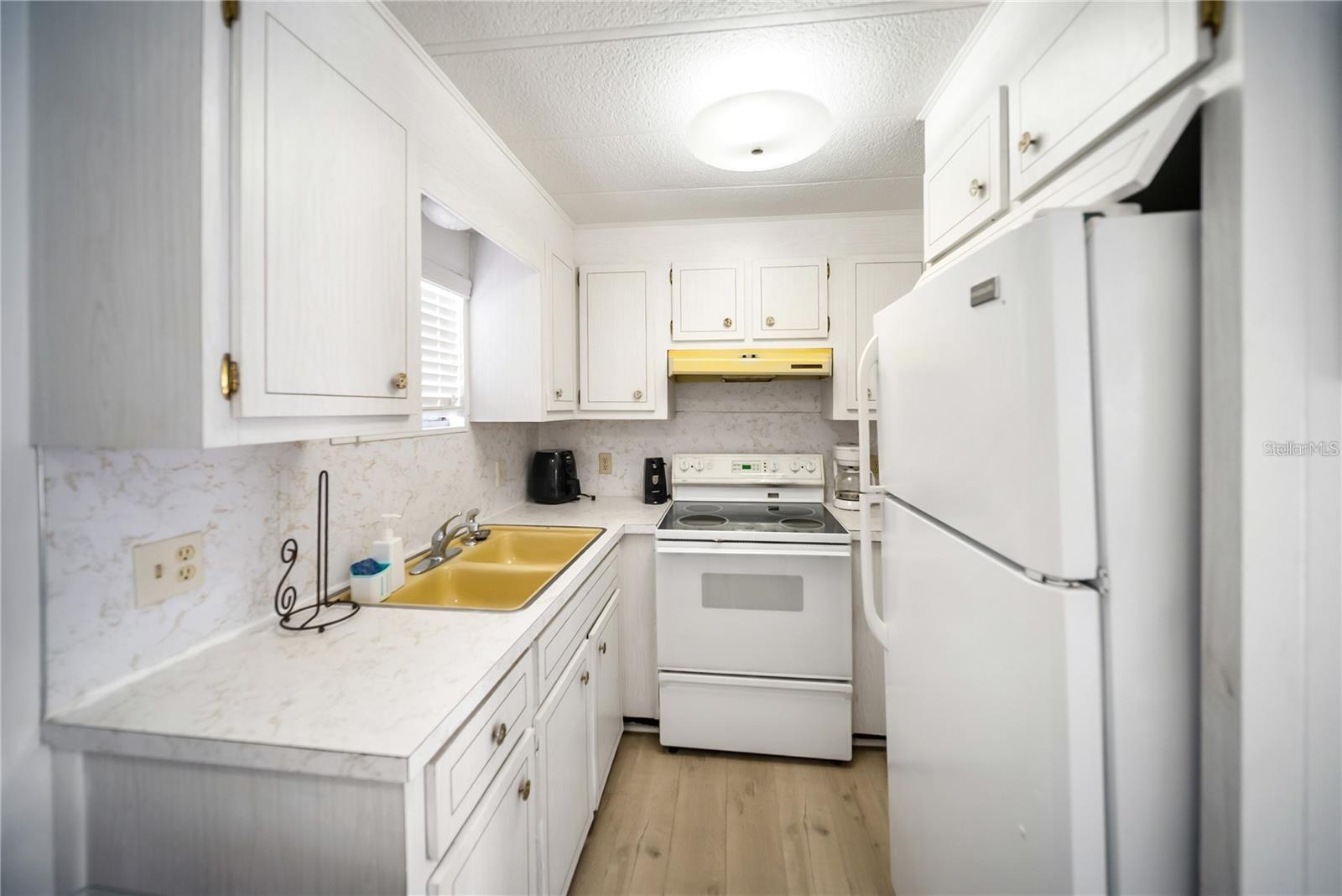 Image 12 of 40 For 10315 Cortez Road 60-4