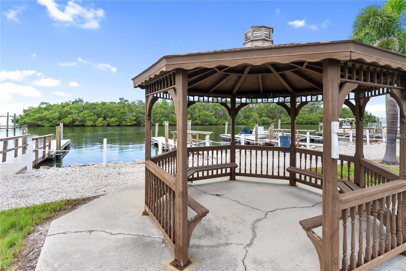 Image 32 of 40 For 10315 Cortez Road 60-4