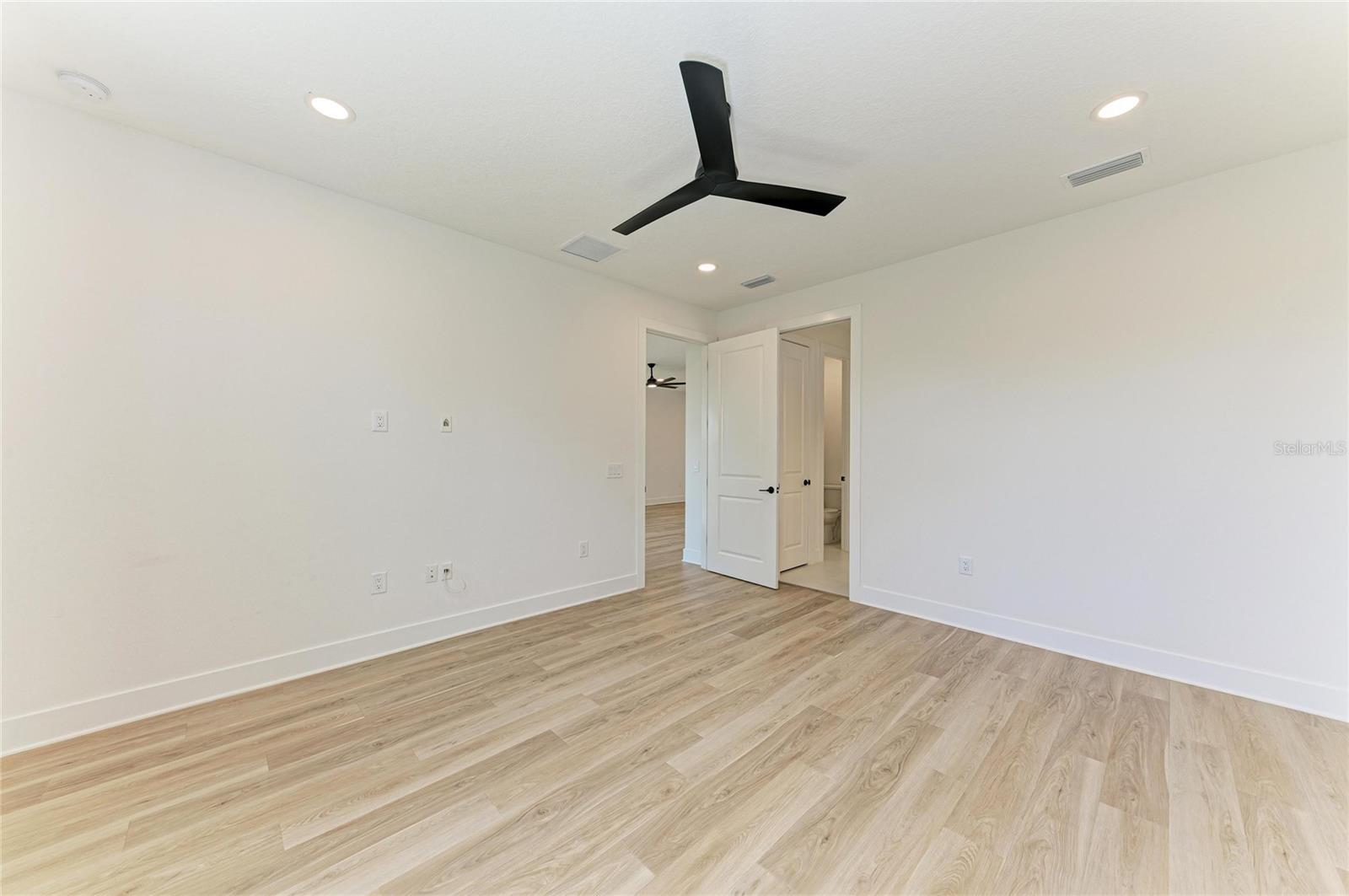 Image 23 of 65 For 1051 Waterline Court