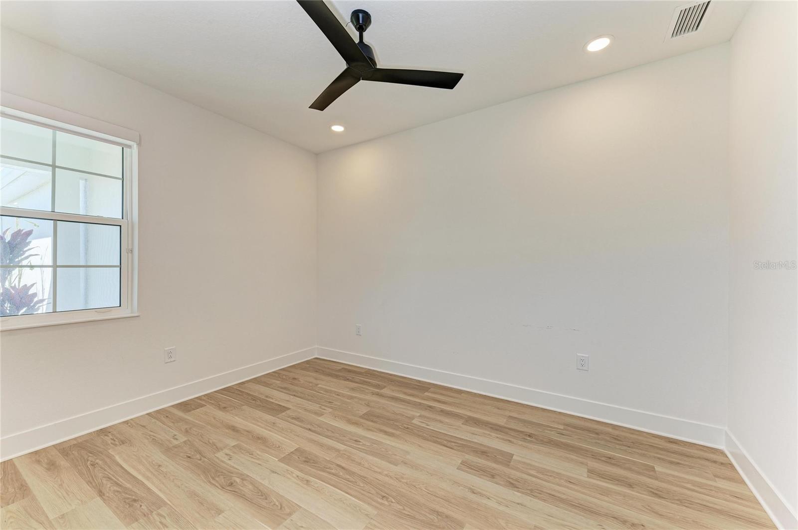 Image 28 of 65 For 1051 Waterline Court