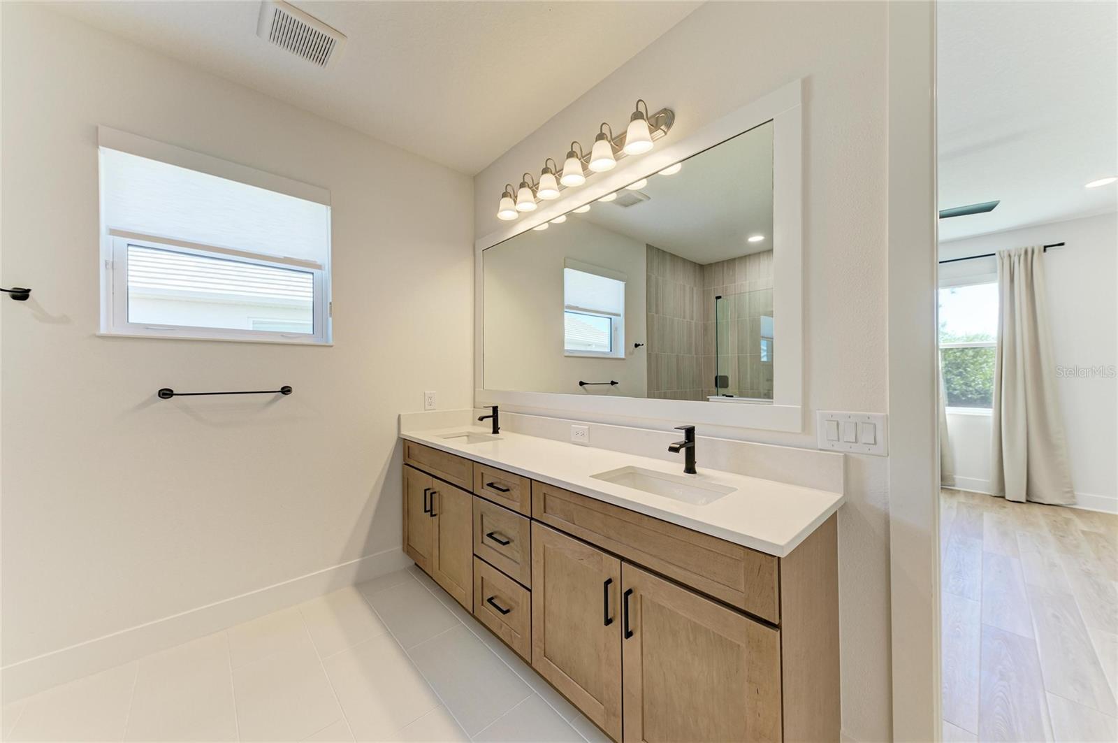 Image 5 of 65 For 1051 Waterline Court